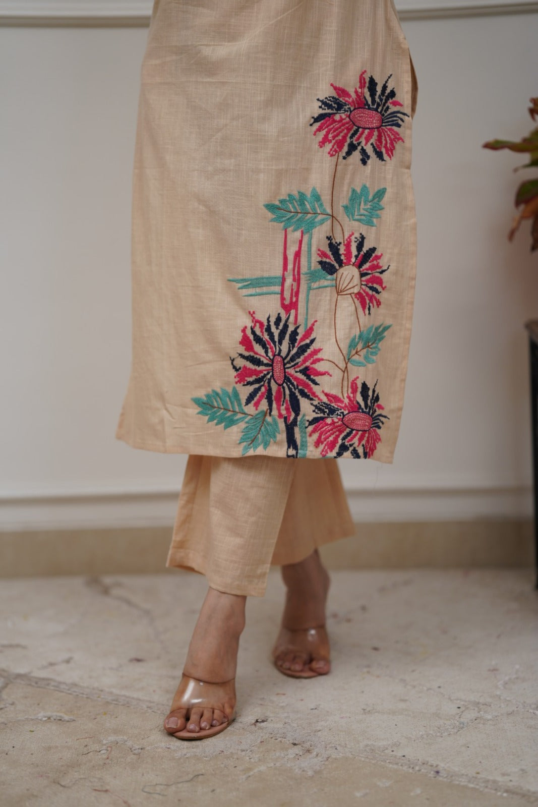 Suppar Sleave Women’s Cream Cotton Co-ords Set with Floral Embroidery | Straight Kurti with 3/4 Sleeves | Ethnic Casual Wear