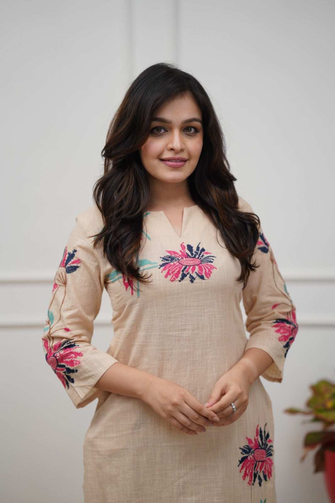 Suppar Sleave Women’s Cream Cotton Co-ords Set with Floral Embroidery | Straight Kurti with 3/4 Sleeves | Ethnic Casual Wear