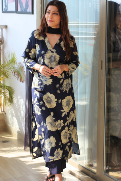 Floral Printed V-Neck Regular Straight Kurta With Trousers & Dupatta